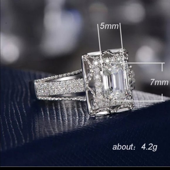 18K WHITE GOLD ROUND DIAMOND HALO RING - Picture 2 of 6